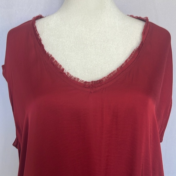 NWT Olivaceous V Neck Sleeveless Blouse Size L Dark Red Business Casual Raw Hem - Picture 2 of 11